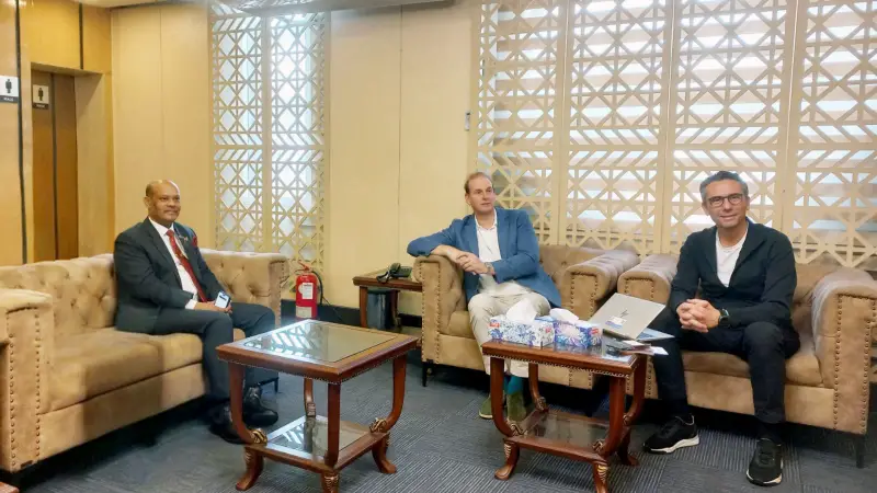 স্টারলিংকের মূল প্রতিষ্ঠান স্পেসএক্স প্রতিনিধির সাথে বেবিচক চেয়ারম্যান স্টারলিংকের মূল প্রতিষ্ঠান স্পেসএক্স প্রতিনিধির সাথে বেবিচক চেয়ারম্যান