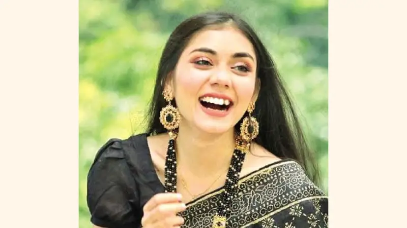 আমার বেস্ট ফ্রেন্ড, চশমা ছাড়া কিছুই দেখেনা: নওরিন (ভিডিওসহ) আমার বেস্ট ফ্রেন্ড, চশমা ছাড়া কিছুই দেখেনা: নওরিন (ভিডিওসহ)