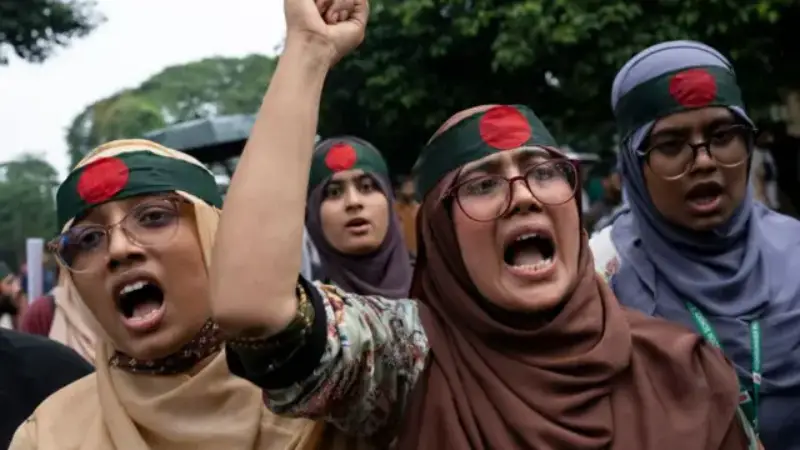 নিকাব পরায় টকশো থেকে বাদ নারী সমন্বয়ক! নিকাব পরায় টকশো থেকে বাদ নারী সমন্বয়ক!