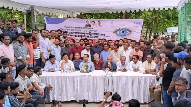 ভূত-পেত্নীর মতো আওয়াজ দিচ্ছে পরাজিত ফ্যাসিস্টরা: রিজভী ভূত-পেত্নীর মতো আওয়াজ দিচ্ছে পরাজিত ফ্যাসিস্টরা: রিজভী