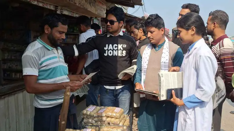 এবার জুলাই বিপ্লবের ঘোষণাপত্রের লিফলেট বিতরণে দেয়া হলো বাধা এবার জুলাই বিপ্লবের ঘোষণাপত্রের লিফলেট বিতরণে দেয়া হলো বাধা