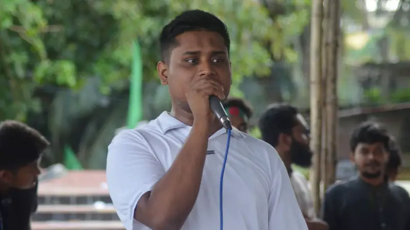 আগরতলায় উপহাইকমিশনে হামলা: বৈষম্যবিরোধী ছাত্র আন্দোলনের বিক্ষোভ আগরতলায় উপহাইকমিশনে হামলা: বৈষম্যবিরোধী ছাত্র আন্দোলনের বিক্ষোভ