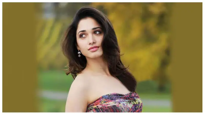 পর্দায় সাহসী দৃশ্যে অভিনয় করলেও নগ্ন হতে রাজি নন তামান্না! পর্দায় সাহসী দৃশ্যে অভিনয় করলেও নগ্ন হতে রাজি নন তামান্না!
