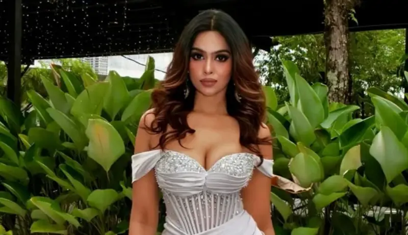 ব্লাউজের ভেতরে হাত পুরোহিতের— ইনস্টাগ্রামে বিস্ফোরণ লিশালিনির!