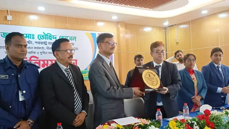 বাংলাদেশের বিরুদ্ধে প্রচন্ডভাবে প্রোপাগান্ডা চলছে: পররাষ্ট্র উপদেষ্টা বাংলাদেশের বিরুদ্ধে প্রচন্ডভাবে প্রোপাগান্ডা চলছে: পররাষ্ট্র উপদেষ্টা