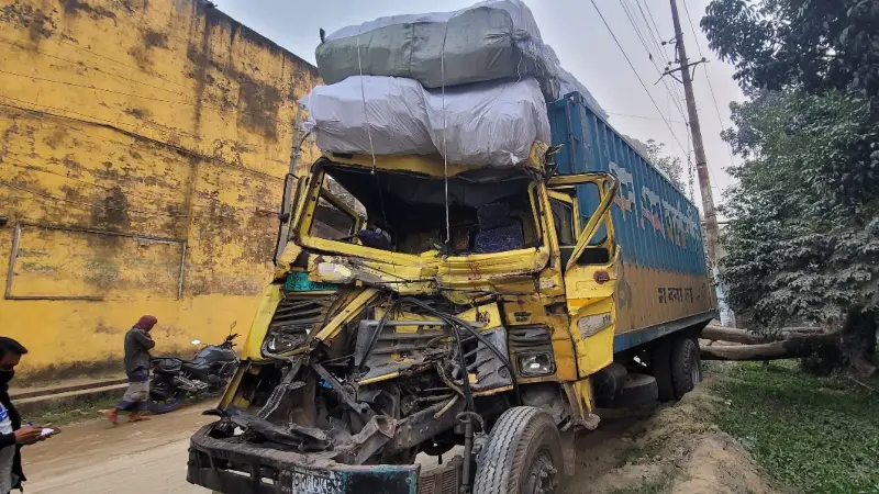 ডেমরায় সড়ক দুর্ঘটনায় নিহত ১ ডেমরায় সড়ক দুর্ঘটনায় নিহত ১