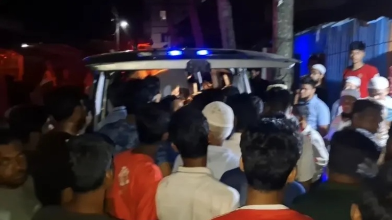 নীলফামারীতে বাবাকে কুপিয়ে হত্যা করলো ছেলে নীলফামারীতে বাবাকে কুপিয়ে হত্যা করলো ছেলে