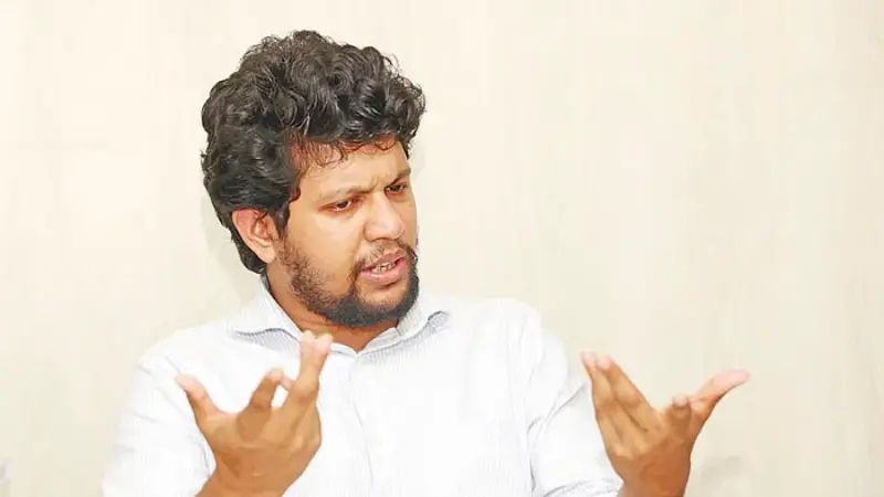উপদেষ্টাদের নিয়ে অভিযোগ এলে খতিয়ে দেখবেন মাহফুজ উপদেষ্টাদের নিয়ে অভিযোগ এলে খতিয়ে দেখবেন মাহফুজ
