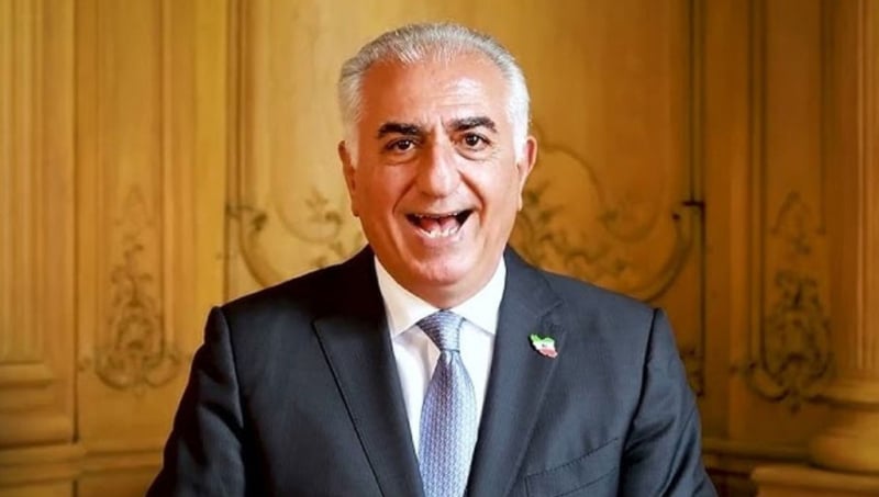 ইরানের নেতৃত্ব দিতে প্রস্তুত রেজা পাহলভি