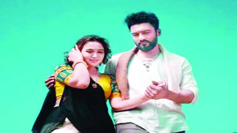 রোশান-চমকের রোমান্স