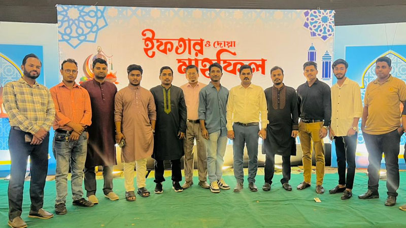 সাংবাদিক ইউনিয়ন ফেনীর ইফতার মাহফিলে বিশিষ্টজনদের মিলনমেলা