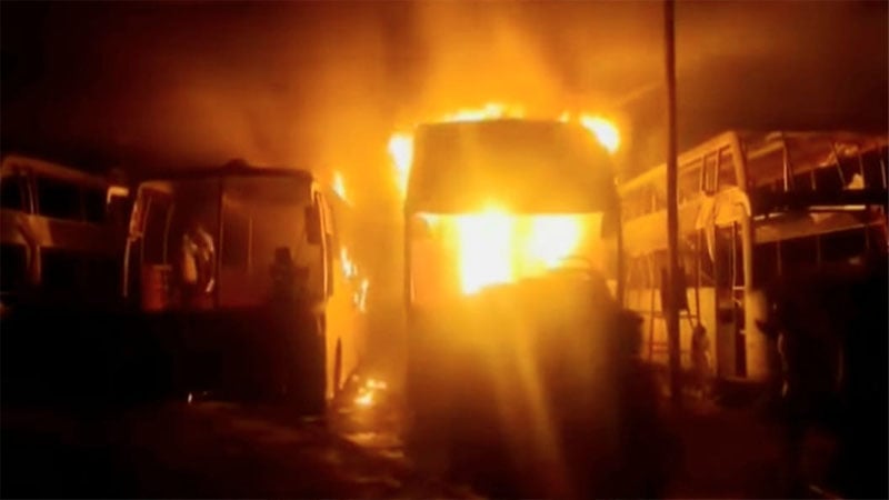 সাভারে বাসে আগুন, নিয়ন্ত্রণে ২ ইউনিট