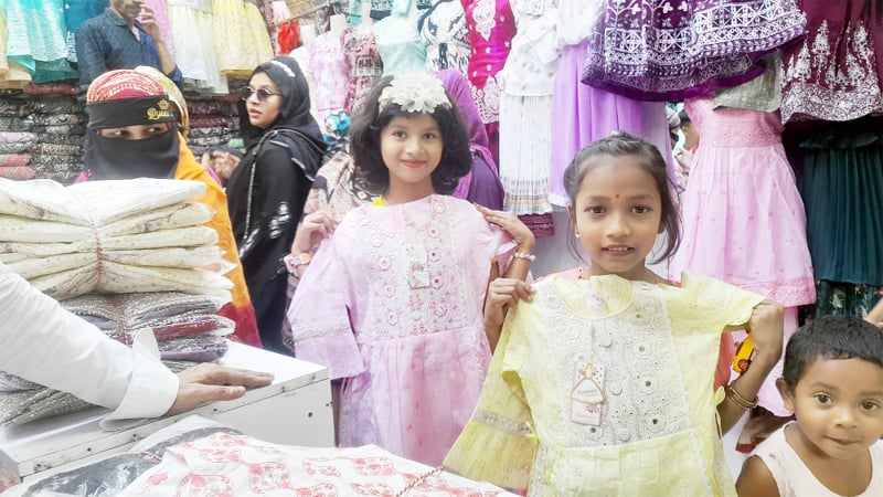 খুলনায় জমজমাট ঈদবাজার