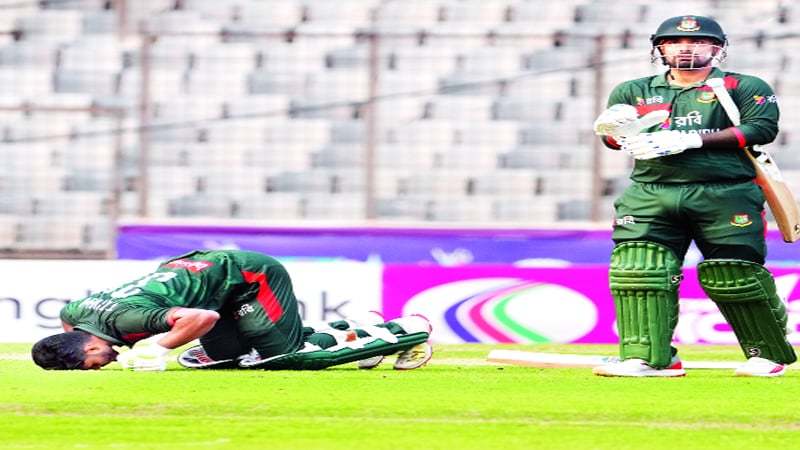 ছক্কার রেকর্ডে তানজিদের প্রথম সেঞ্চুরি