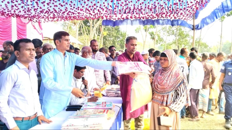 দেবীগঞ্জে প্রধানমন্ত্রীর ত্রাণ তহবিলের সহায়তা বিতরণ