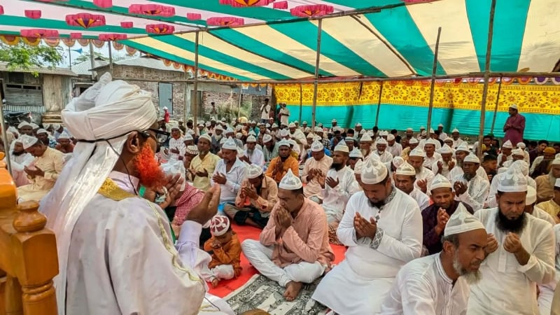 মধ্যপ্রাচ্যের সঙ্গে মিল রেখে রাঙ্গাবালীর কয়েকটি গ্রামে ঈদ উদযাপন