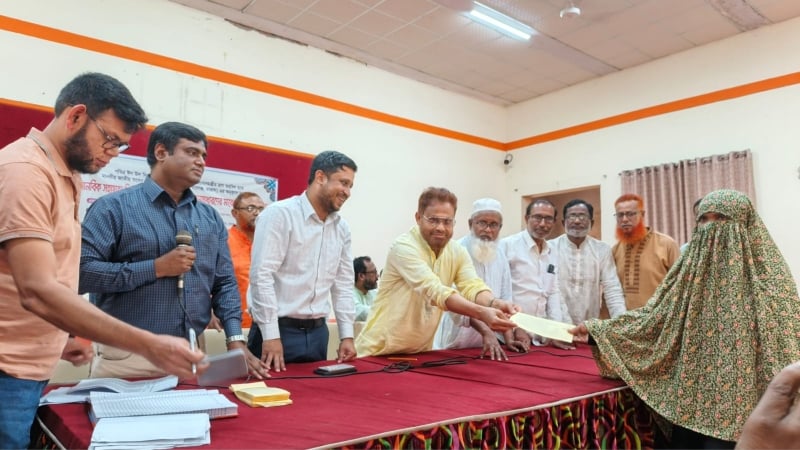 অসহায় ও দুঃস্থ মানুষ ঈদের মতো উৎসবে কেউ যেন বঞ্চিত না থাকে