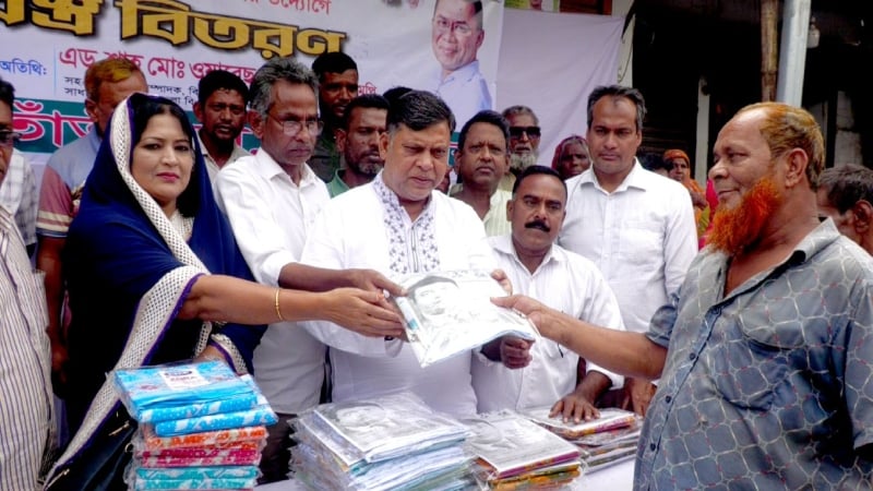 জামালপুরে অসহায় দরিদ্রদের মাঝে তাঁতী দলের ঈদ বস্ত্র বিতরণ