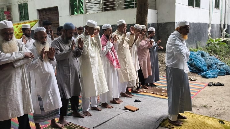 মধ্যপ্রাচ্যের সঙ্গে মিল রেখে জামালপুরে তিন উপজেলায় ঈদ উদযাপন