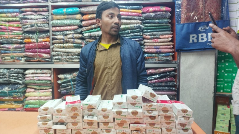 জলঢাকায় নকল ঔষধসহ আটক ভুয়া কোম্পানি প্রতিনিধি