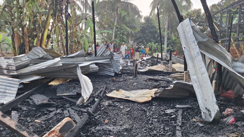 কোটালীপাড়ায় অগ্নিকাণ্ডে মহিলা মাদ্রাসা পুড়ে ছাই
