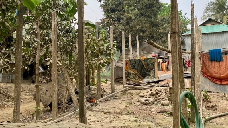 আদালতের রায় পেয়েও বসতভিটায় ঘর তুলতে না পারার অভিযোগ