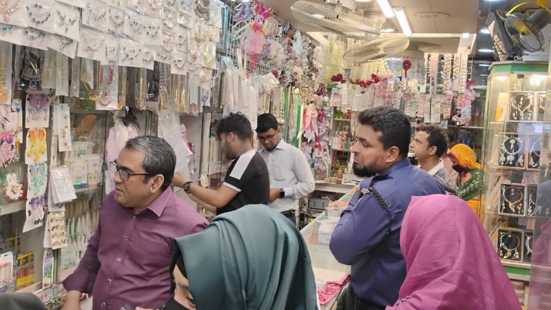 চুয়াডাঙ্গায় অভিযানে পাঁচ প্রতিষ্ঠানকে জরিমানা