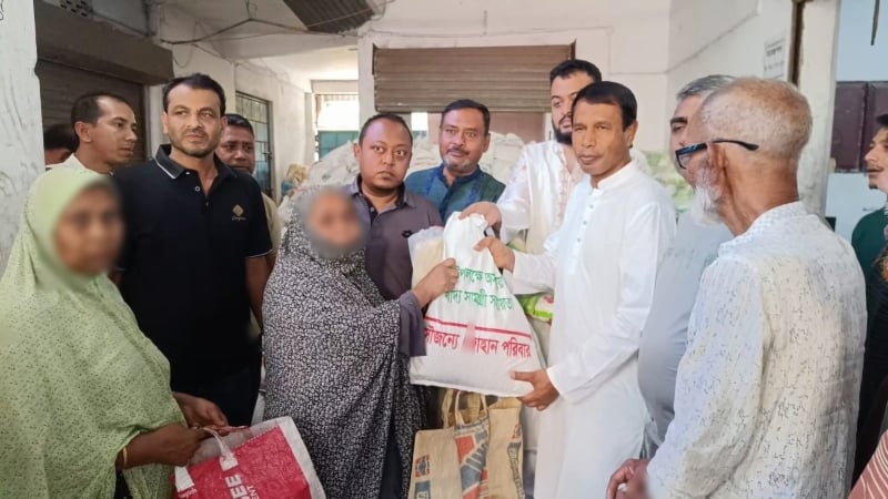 ঝিনাইদহে অসহায় পরিবারের মাঝে খাদ্য সামগ্রী বিতরণ