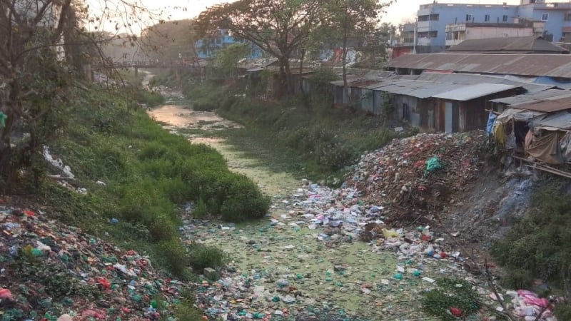 দখল ও দূষণে বিপন্ন বাসিয়া নদী, খনন ও উচ্ছেদের দাবি স্থানীয়দের