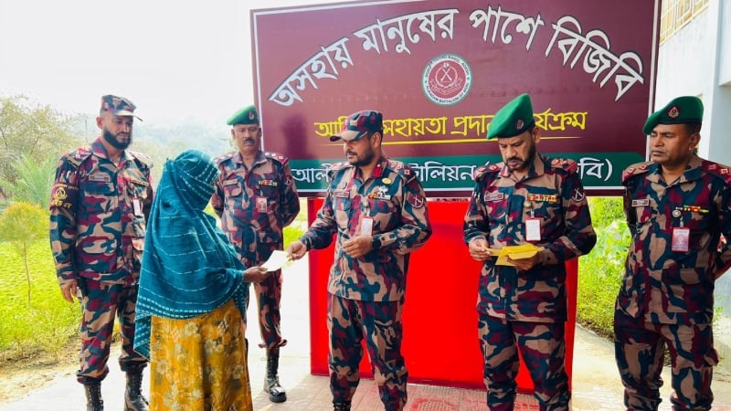 আলীকদমে অসহায়, অসুস্থ ও অনাথ শিক্ষার্থীদের পাশে বিজিবি