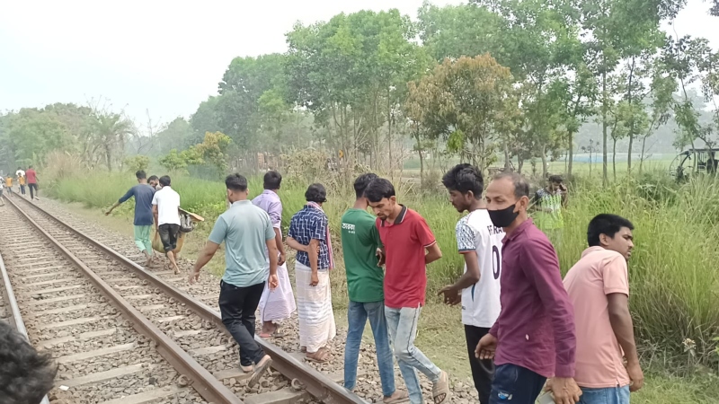কানে হেডফোন দিয়ে হাঁটছিলেন যুবক, ট্রেনের ধাক্কায় মৃত্যু
