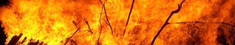 আমতলীতে আগুনে পুড়ে ৭ টি দোকান ছাই