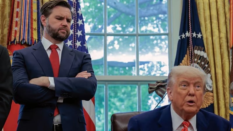 এবার নিজের ঘনিষ্ঠ লোকদের সমর্থন হরাচ্ছে ট্রম্প!