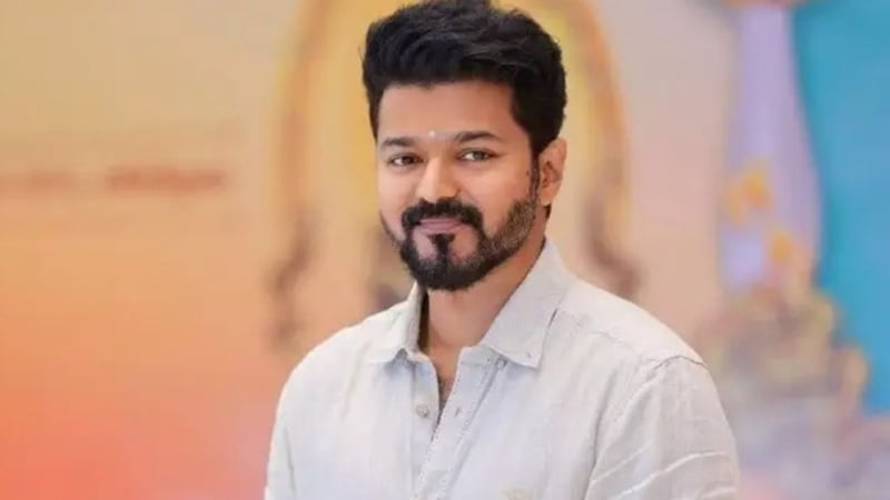 দাম্পত্য জীবনে ফাটল,বাবার সঙ্গে দূরত্ব বাড়ালেন ছেলে