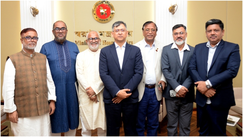 স্বরাষ্ট্রমন্ত্রীর সঙ্গে নবনিযুক্ত ছয় সিটি প্রশাসকের সৌজন্য সাক্ষাৎ 