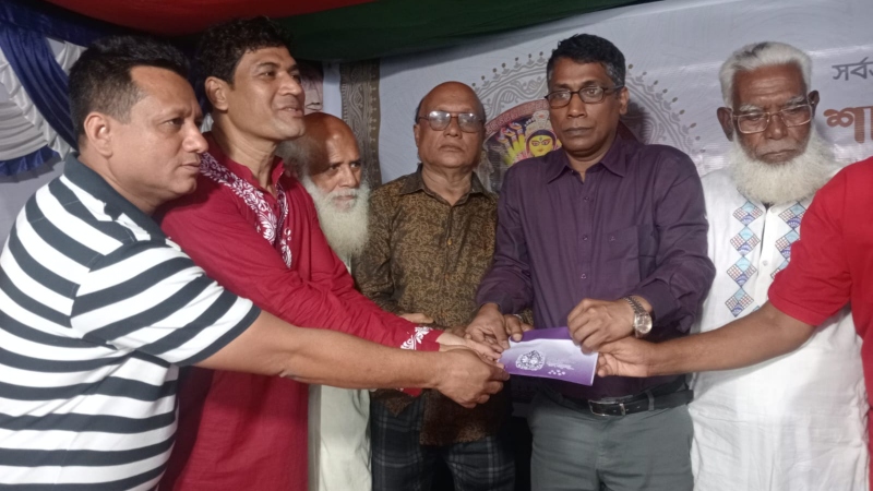 গফরগাঁওয়ে বিএনপি নেতার বিভিন্ন পূজা মণ্ডপ পরিদর্শন ও অর্থ সহায়তা প্রদান
