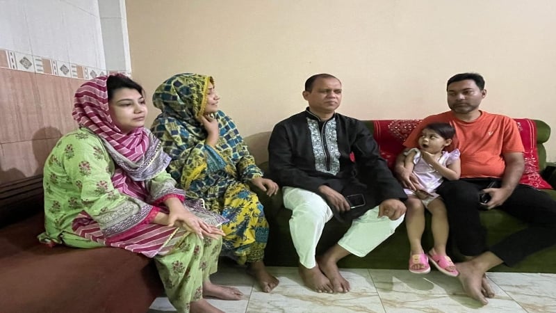 রউফের পরিবারের খোঁজ নিলেন প্রধানমন্ত্রীর অতিরিক্ত প্রেস সচিব