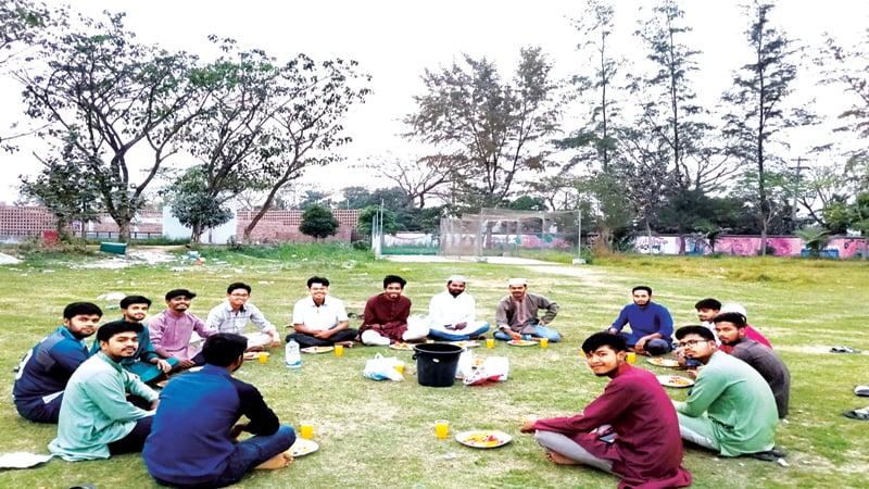 ছুটির আগে শেষ ইফতার