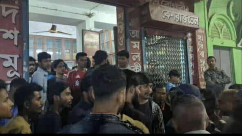 জবি শিক্ষার্থীকে স্থানীয় বিএনপি নেতার মারধর, আটক ১ 