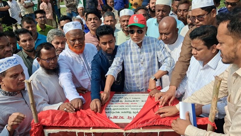 বোয়ালখালীতে হকখালী খাল খনন কাজের উদ্বোধন 