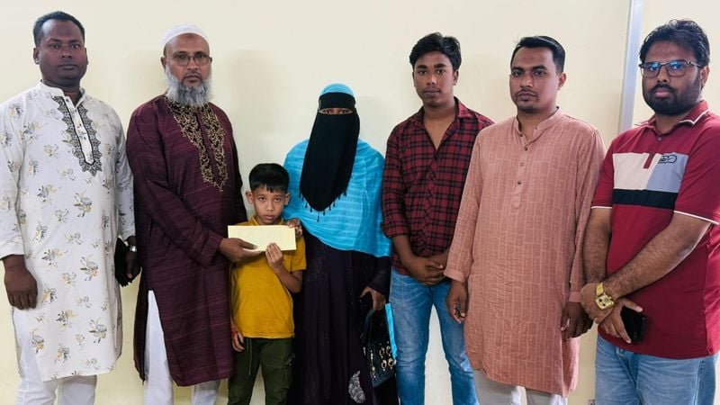 ফেনীতে তারেক রহমানের ঈদ উপহার পেলেন শহীদ, গুম, খুন হওয়া পরিবার 