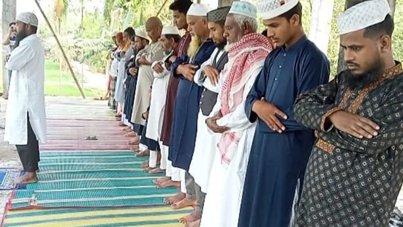 গাইবান্ধায় সৌদি আরবের সঙ্গে মিল রেখে ঈদ উদযাপন