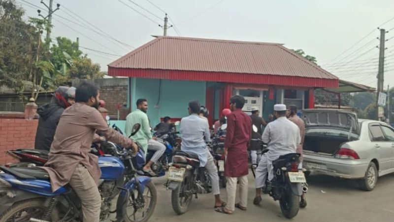 রাজবাড়ীতে তেল সংকটে ফিলিং স্টেশনে সীমিত বিক্রি