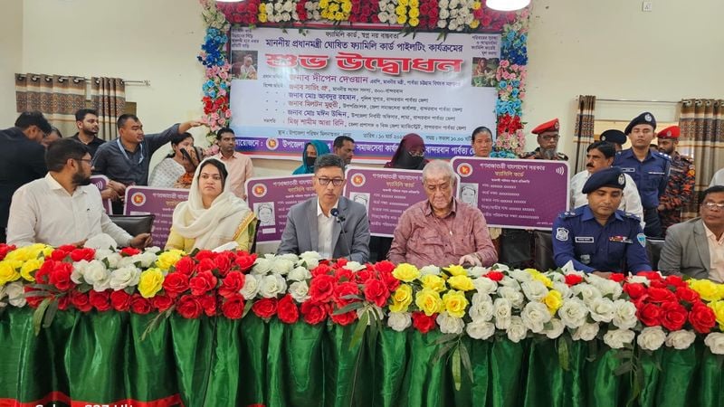 প্রধানমন্ত্রী হতদরিদ্র মানুষের কল্যাণেই ফ্যামিলি কার্ড বিতরণ করছেন: পার্বত্যমন্ত্রী