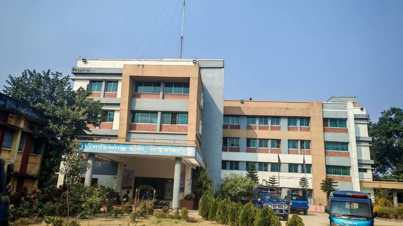 গোবিন্দগঞ্জে পুলিশের পোশাক পরে নগদ টাকা, ফোন ও ইজিবাইক ছিনতাই করেছে দুর্বৃত্তরা