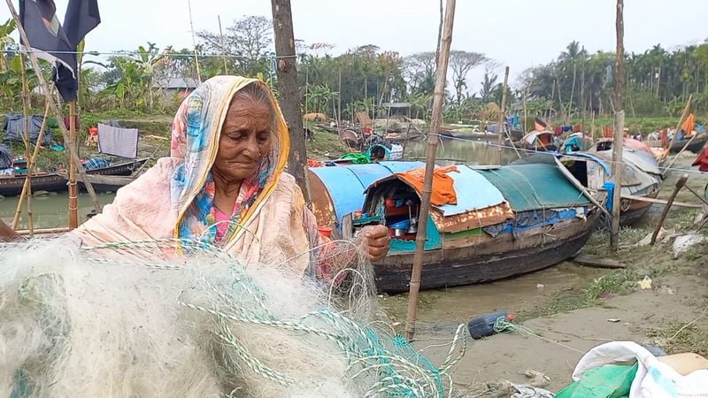 ভোলা উপকূলের শ্রমজীবী নারী জেলে সম্প্রদায় সরকারি সুবিধা পেতে চান 