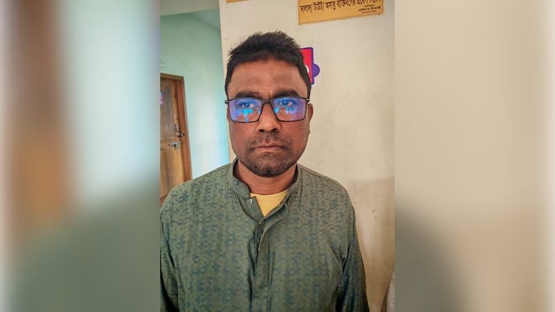 গোবিন্দগঞ্জে উপবৃত্তির প্রলোভন ও ব্ল্যাকমেইল করে ছাত্রীকে ধর্ষণ: মাদ্রাসা অধ্যক্ষ গ্রেপ্তার