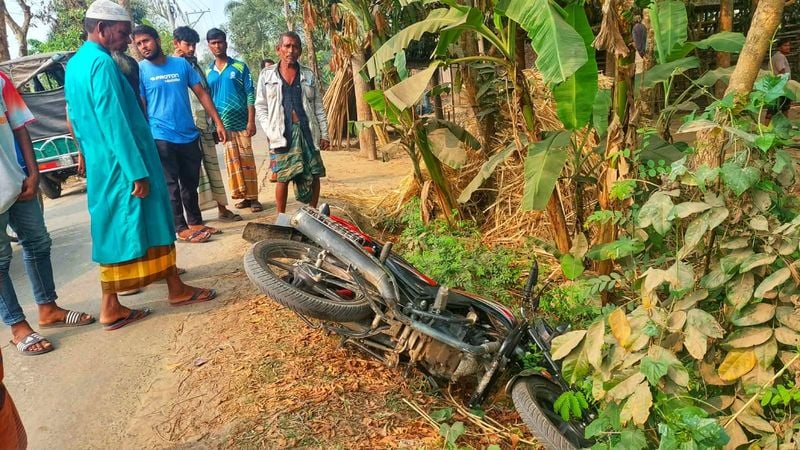 ভিজিএফ চাল কার্ড নিয়ে দন্দ ভারপ্রাপ্ত চেয়ারম্যানকে পিটুনি 