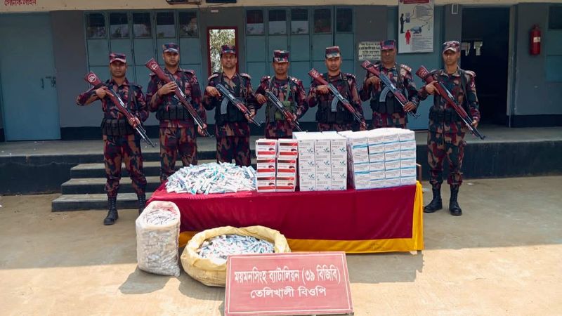 সীমান্তে বিজিবির রাতভর অভিযানে ২৬ লাখ ৯১ হাজার টাকার ভারতীয় ঔষধ, জিরা ও সাবান জব্দ