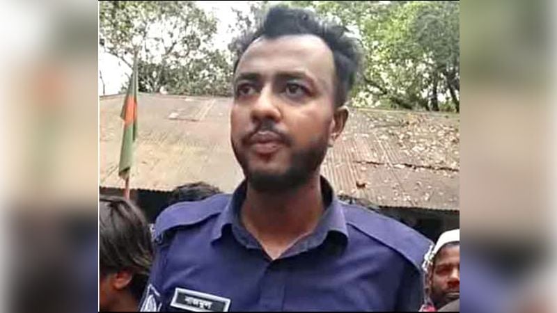 কোটচাঁদপুরে পুলিশ সদস্য আটক করে থানায় দিলেন জনতা